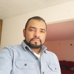 Meet your Posher, Victor flores